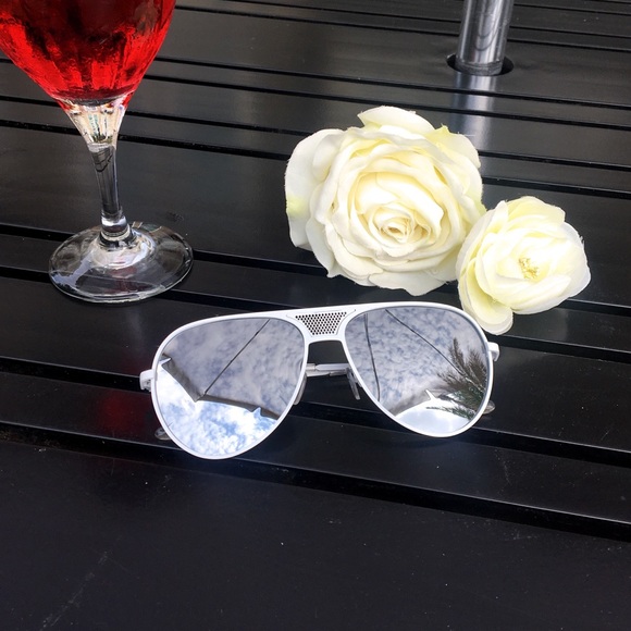 “Lauren” Oversized Celebrity Aviators - Picture 2 of 4